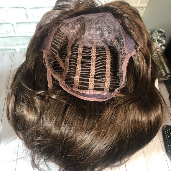 Brown Layered Medium Length Wig with Sweeping Bangs - New, never worn - Picture 5 of 5